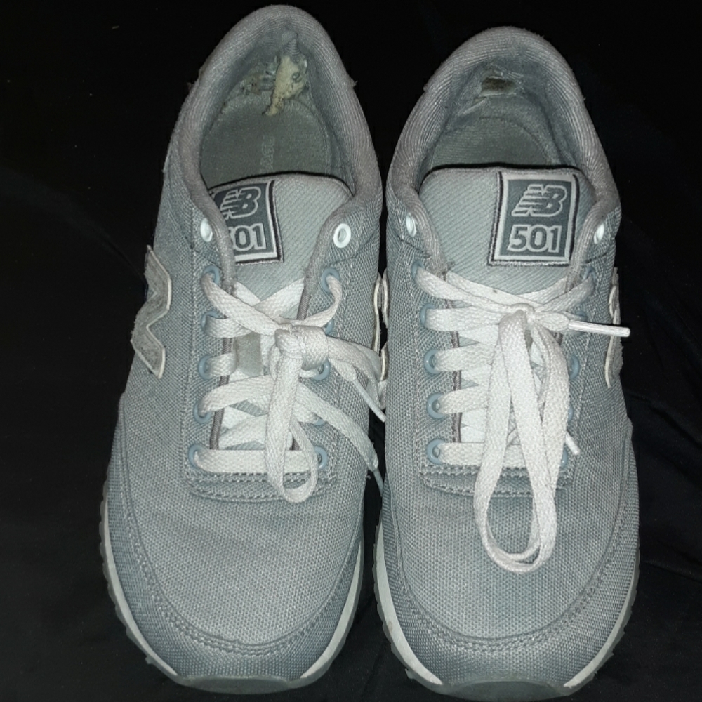 Women's new balance sneakers